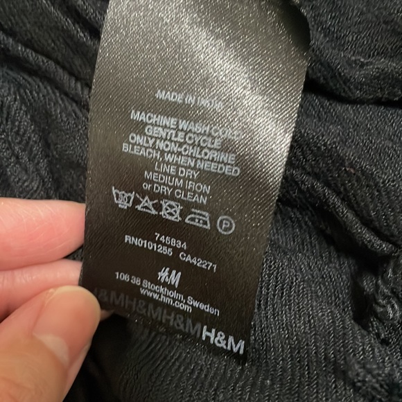 Sale! H&M Black Scarf - Picture 2 of 2